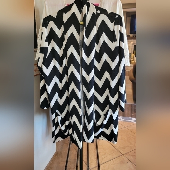MOA Moa Black and White open front cardigan. Size 1X - Picture 4 of 10